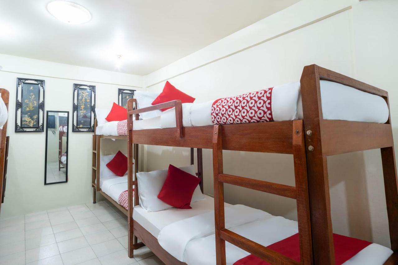 Conrado'S Apartelle Paranaque City Dış mekan fotoğraf