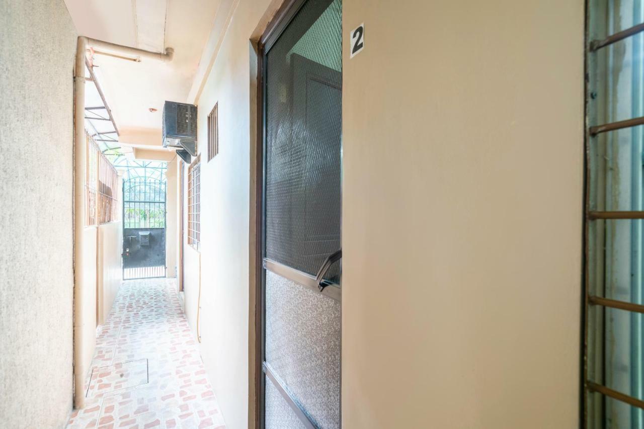 Conrado'S Apartelle Paranaque City Dış mekan fotoğraf