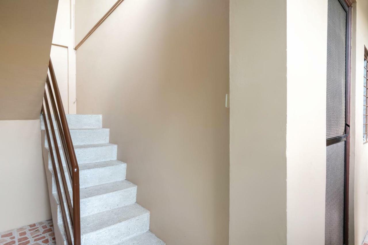 Conrado'S Apartelle Paranaque City Dış mekan fotoğraf